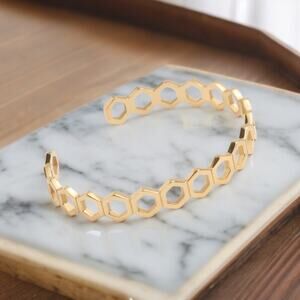 NEW 18K yellow gold plated honeycomb hollow cuff bracelet bangle jewelry B25A